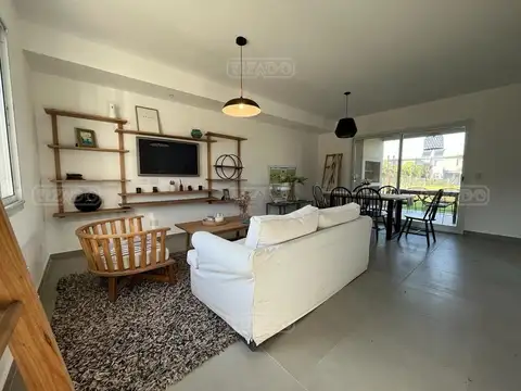 Casa en Venta en Garin, USD 157.000