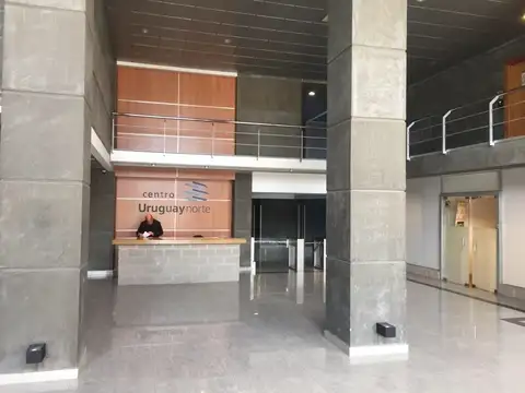 Oficina en Venta con 5 cocheras