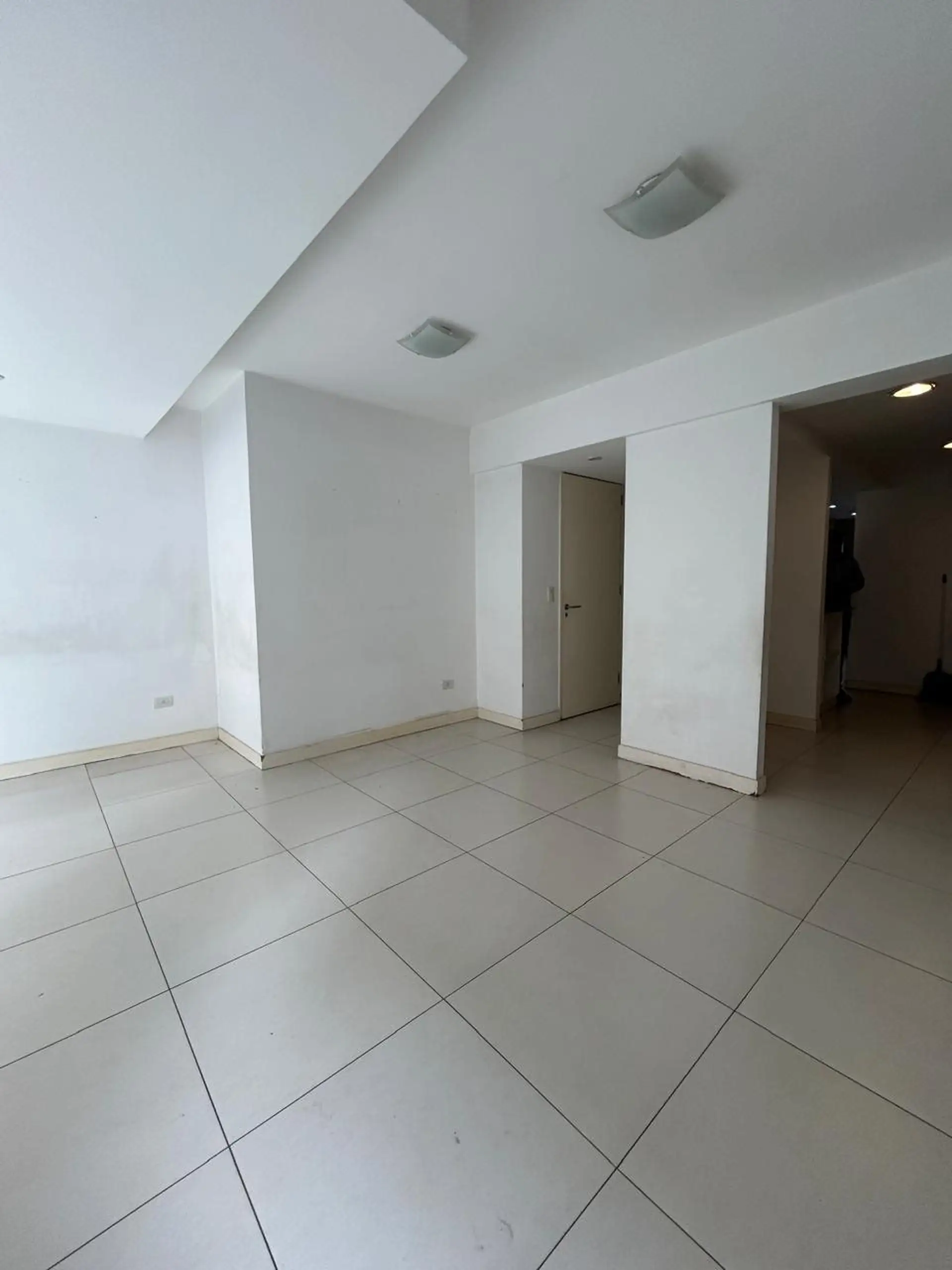 Alquilo departamento 3 ambientes, 90m² con cochera — Zona Shopping Aldrey
