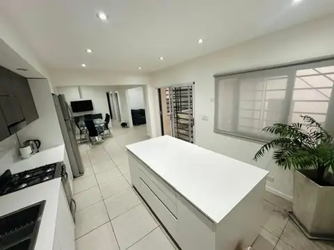 VENTA CASA 5 AMBIENTES REFACCIONADA EN LANUS ESTE