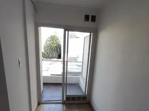 Departamento en Alquiler en Alto Alberdi, $ 450.000
