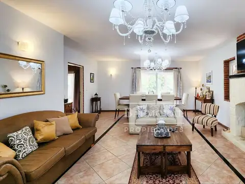 Casa 5 ambientes con 4 baños