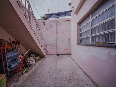 PH  de cuatro ambientes con patio, balcón aterrazado y terraza en Villa Saenz Peña