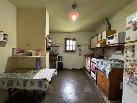 Casa 7 ambientes con 1 baño