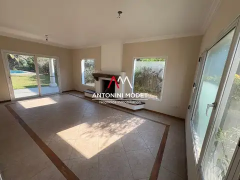 Casa 4 ambientes con 4 baños