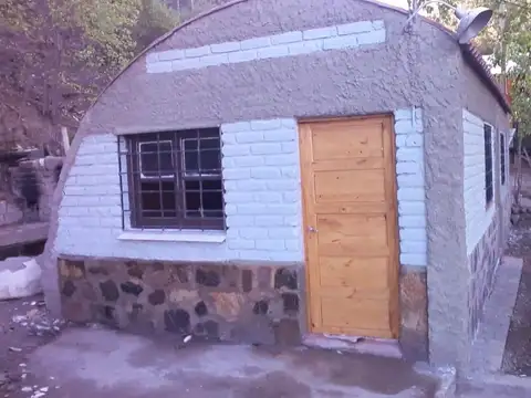 Casa 2 ambientes con 1 baño