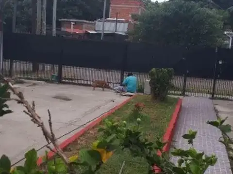 Casa 6 ambientes con 2 baños