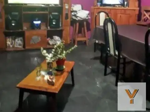 Casa venta - 5 dormitorios 2 baños - 420mts2 totales - San Francisco Solano