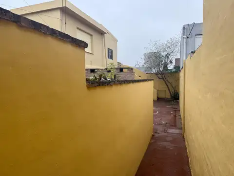 Casa 3 dormitorios en alquiler en Alto Alberdi, c/ cochera y patio