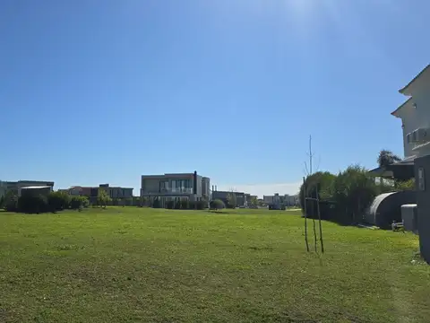 LOTE CON FONDO A LA LAGUNA EN TERRALAGOS