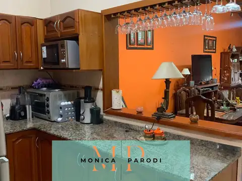 Casa en Venta con 3 cocheras