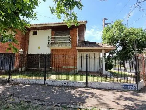 VENTA CASA 4 AMBIENTES . ADROGUE