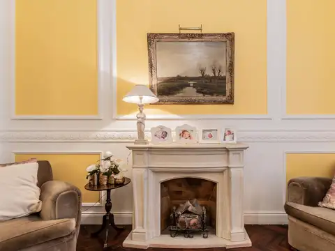 Exclusiva casa en Venta con amplio jardín, quincho y parrilla en  Caballito