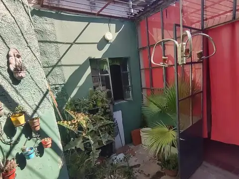 Casa 4 ambientes con 1 baño