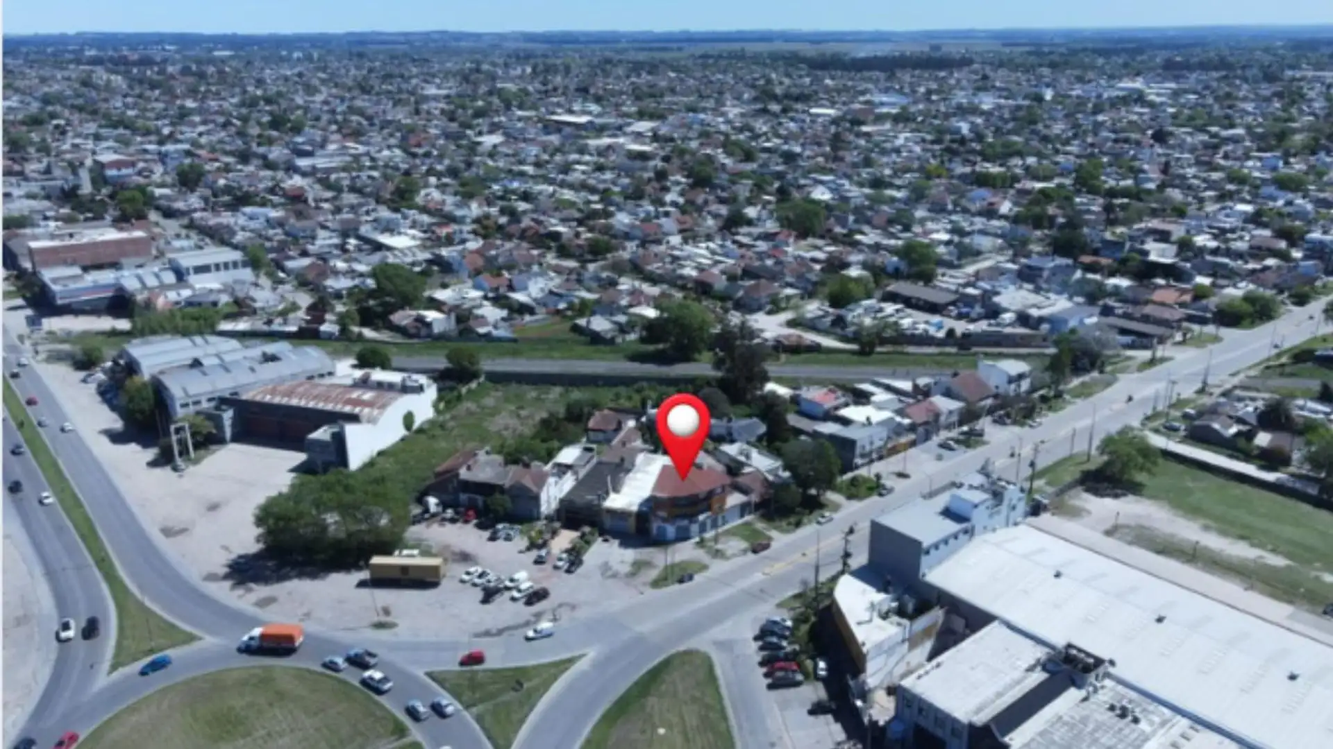 Venta local comercial sobre Av. Champagnat esquina Libertad