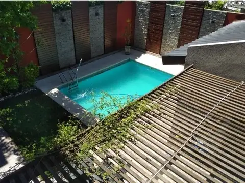 CHALET DE CATEGORIA 5 AMBIENTES CON COCHERAS , PISCINA