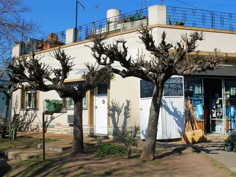 VENTA CASA DE 3 AMB CON  PATIO Y TERRAZA APTO CRED