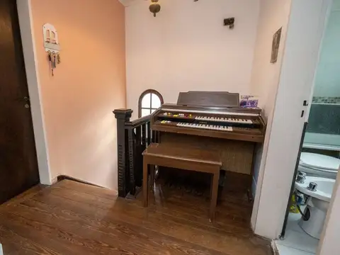 Casa 6 ambientes con 2 baños