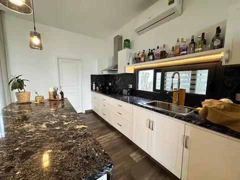 Casa en Venta con 5 cocheras