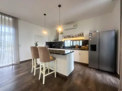 Casa 5 ambientes con 3 baños