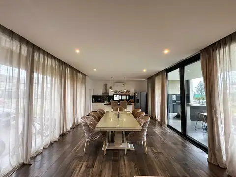 Casa en Venta en Terralagos, USD 490.000