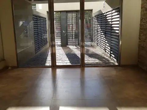 Inte G Larralde 1900, Piso 1