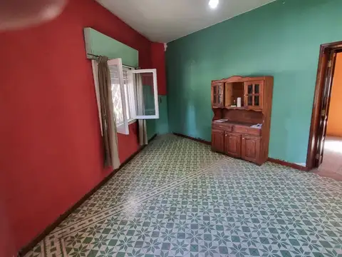 Venta casa en esquina Llavallol