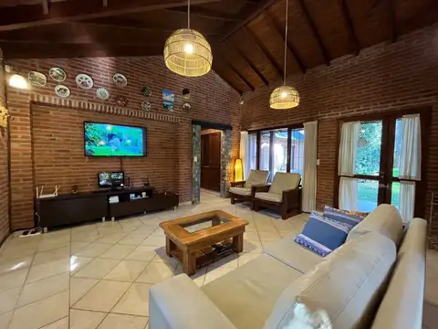 Casa en Venta con 1 cochera