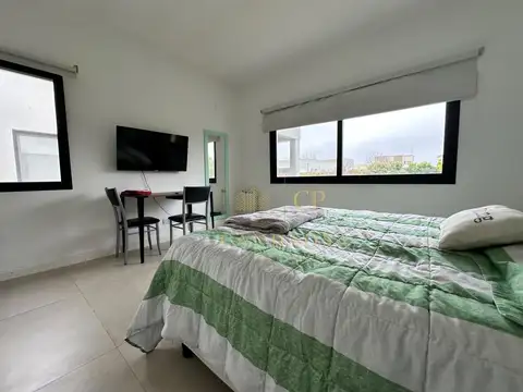 Casa en Alquiler con 5 cocheras