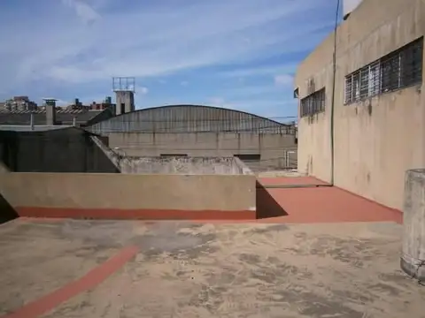 Inmueble comercial s/2 lotes de 494,93 m2, edificado 3 plant