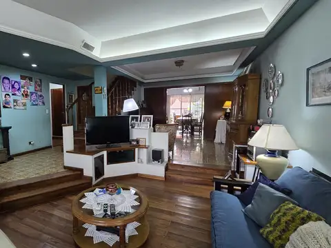 Casa 5 ambientes con 3 baños