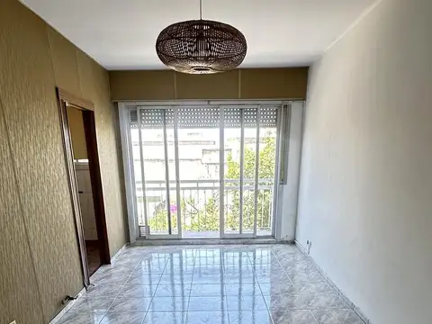 Departamento de 3 ambientes con balcon y baulera en Monte Castro