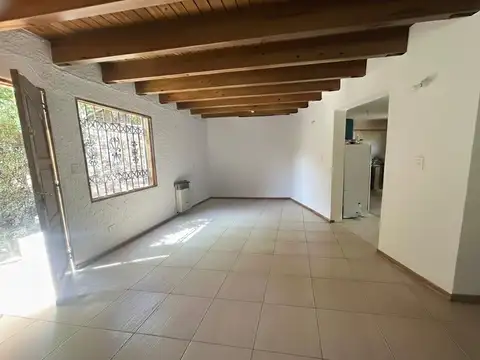 Casa en Alquiler con 3 cocheras