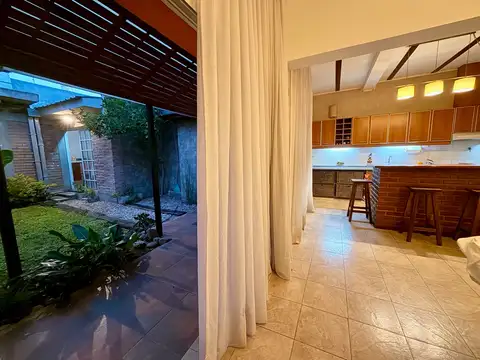 Casa 5 ambientes con 3 baños