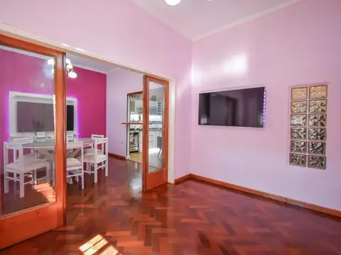 Casa en Venta con 4 cocheras