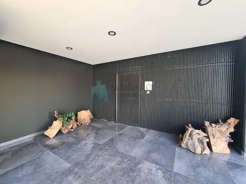 Departamento de 3 ambientes con balcón amplio, dos baños y cochera, Villa Luro.