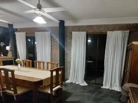 Casa 5 ambientes con 3 baños