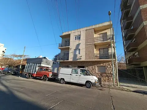Departamento de 2 ambientes a la calle