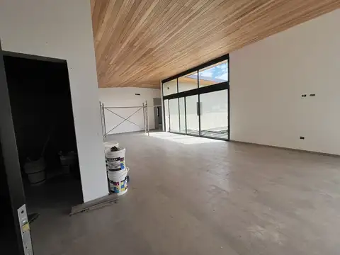 Casa 6 ambientes con 4 baños