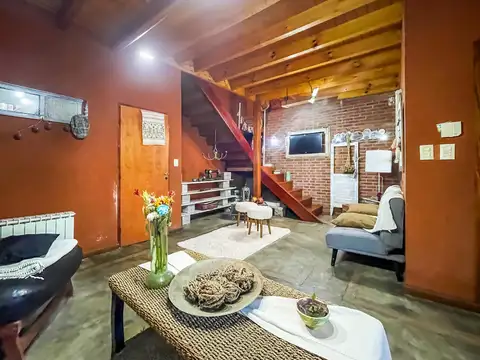 Casa 6 ambientes con 2 baños