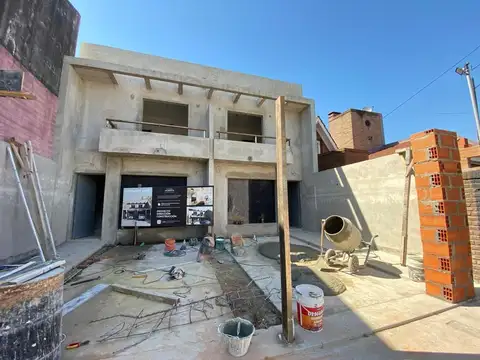 Depto Tipo Casa 3 ambientes con 2 baños