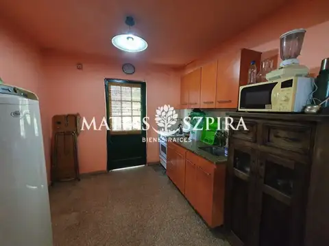 Carhue 391. Entre Maestra Salinas y Las Provincias