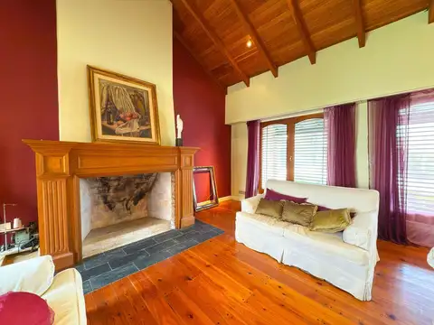 Casa 7 ambientes con 4 baños