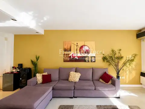 Casa en Venta con 3 cocheras