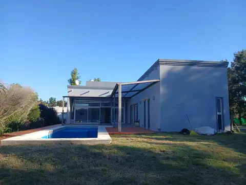 Casa en Venta en Puerto Roldan, USD 195.000