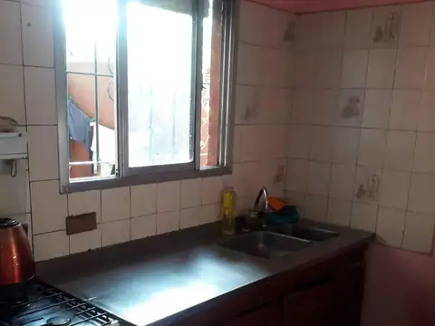 Casa 3 ambientes con 1 baño
