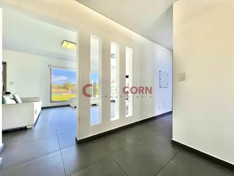 Casa 5 ambientes con 4 baños