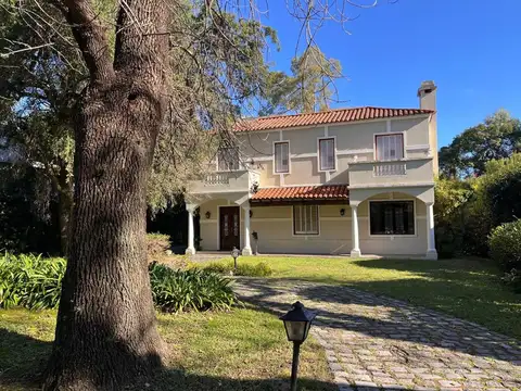 Excelente casa dos plantas venta Highland Park CC