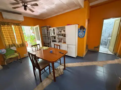 Casa 6 ambientes con 1 baño