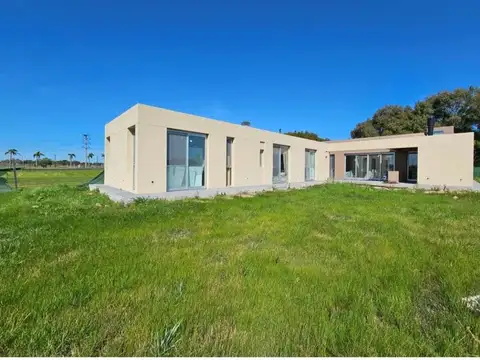 Casa 5 ambientes con 4 baños